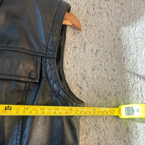 Danier S women’s jacket/vest beautiful condition Cotton/spandex sleeves - Picture 9 of 12